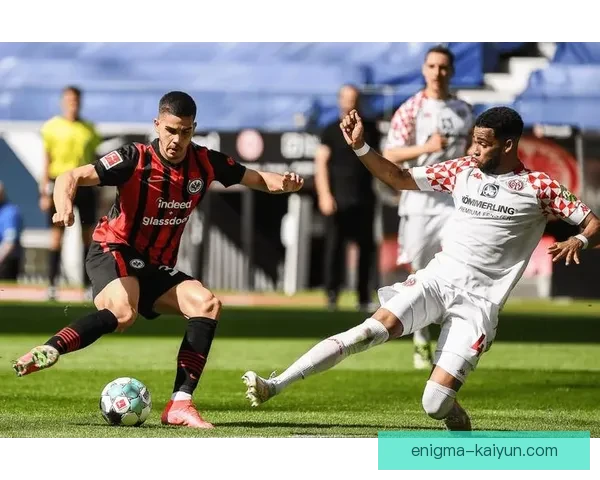 德甲黄黑军团在新赛季中表现稳健，值得关注的竞争力增强